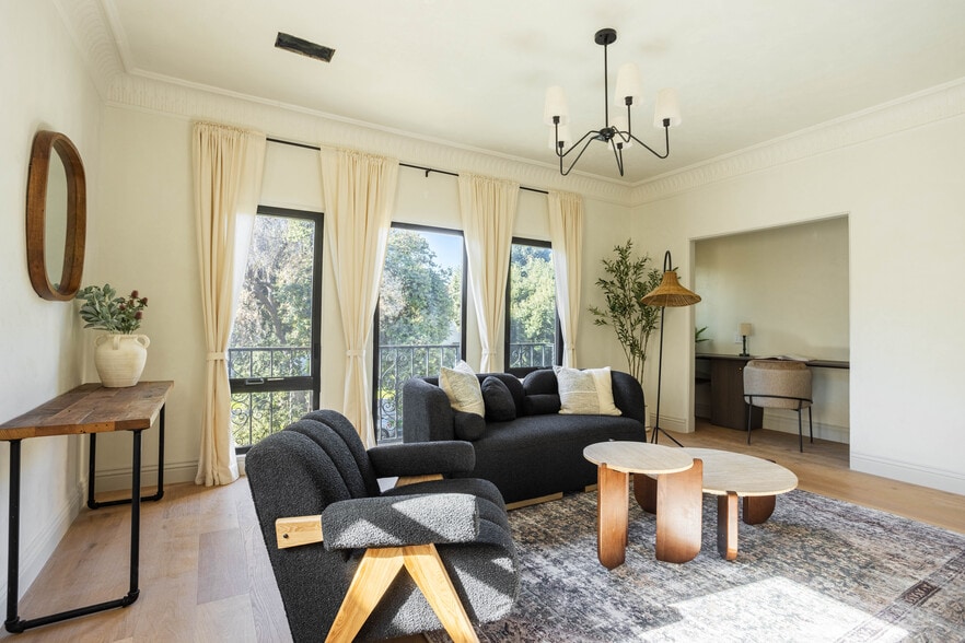 More Photos Of 144 N Clark Dr, Beverly Hills Apartments For Sale