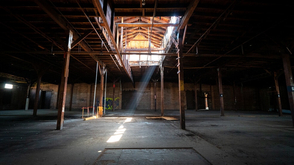 More Photos Of 2303 N Market St, Jacksonville Warehouse For Sale