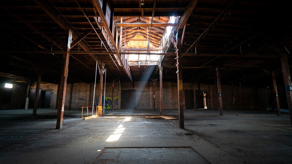 More Photos Of 2303 N Market St, Jacksonville Warehouse For Lease