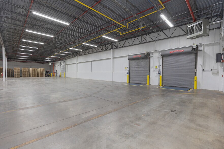 More Photos Of 955 E Diamond Ave, Evansville Manufacturing For Lease