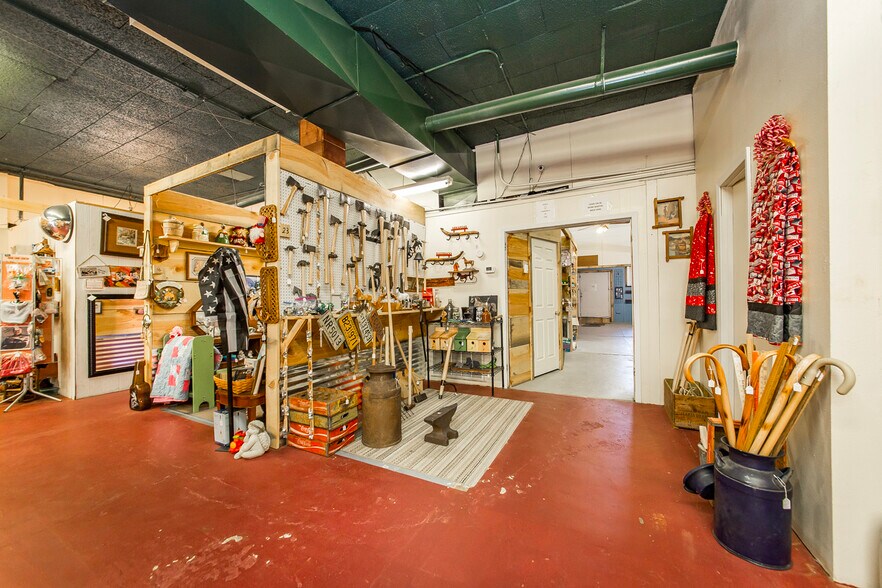 More Photos Of 223 W Main St, Mountain View Storefront For Sale