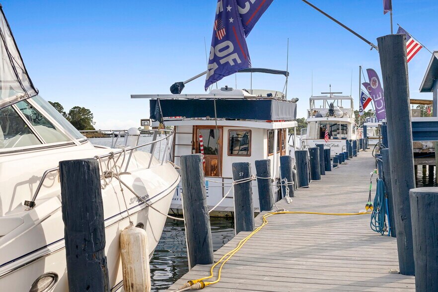 More Photos Of 275 Timber Island Rd, Carrabelle Restaurant For Sale