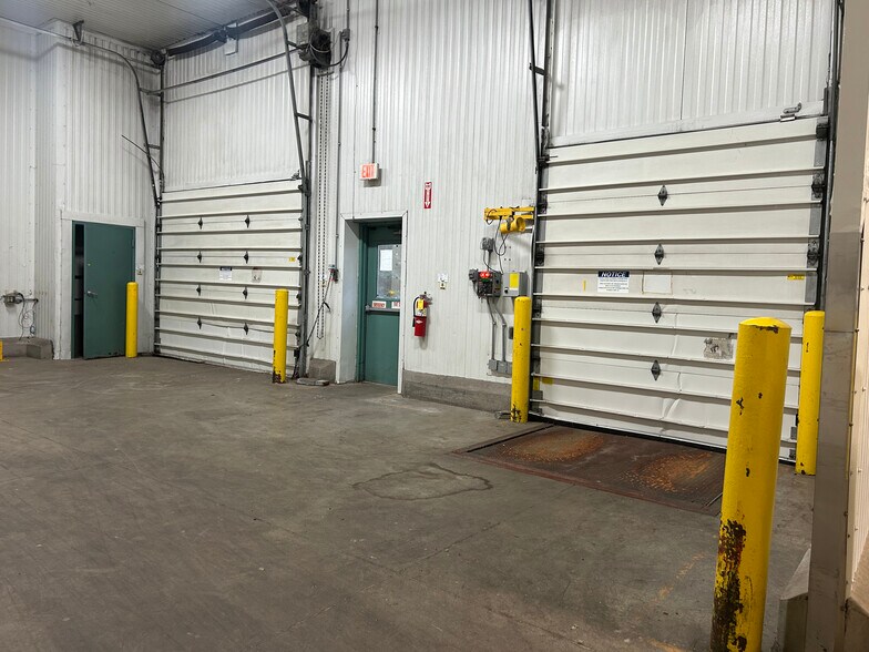 More Photos Of 2805 W Service Rd, Eagan Warehouse For Sale