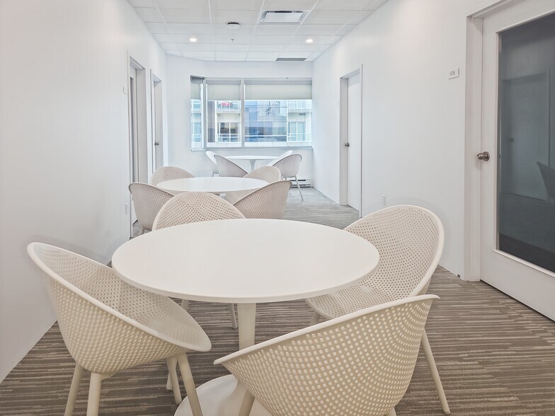More Photos Of 14 Pl Du commerce, Verdun Coworking Space