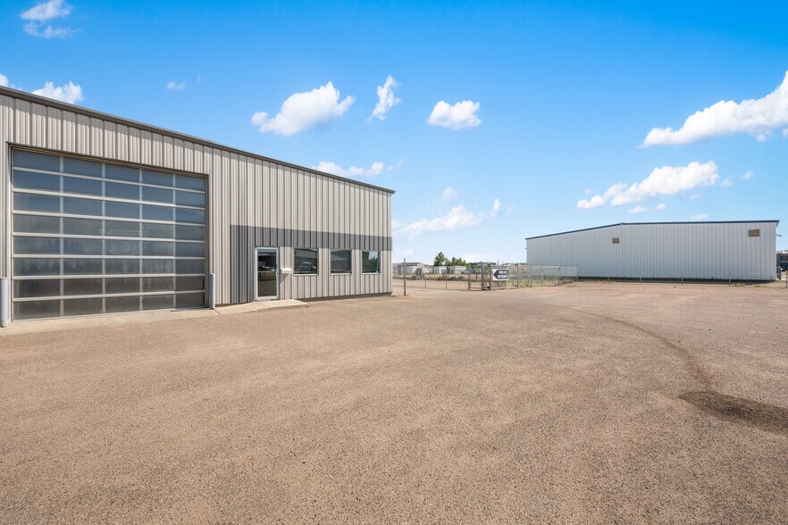 More Photos Of 4807 40 Av, Lloydminster Warehouse For Lease