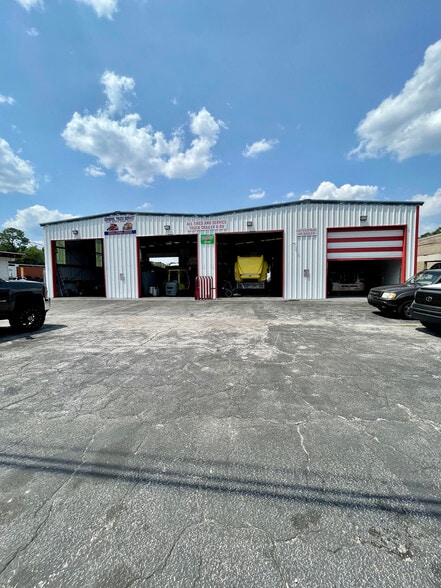 Primary Photo Of 7443 Wilson Blvd, Jacksonville Unknown For Lease