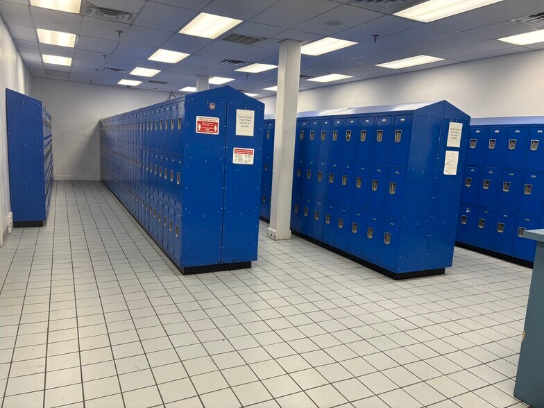 More Photos Of 1000 Robins Rd, Lynchburg Manufacturing For Lease