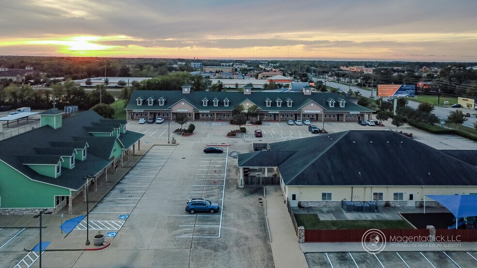 More Photos Of 7918 Broadway St, Pearland Unknown For Lease