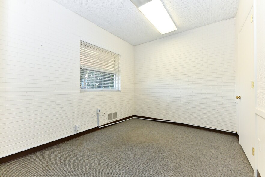 More Photos Of 1834 Banking St, Greensboro Office For Lease