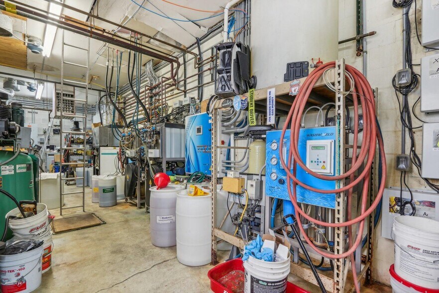 More Photos Of 14967 W National Ave, New Berlin Carwash For Sale