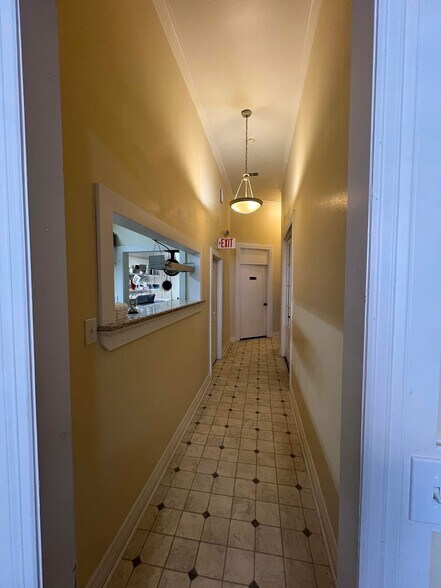 More Photos Of 119 E 5th St, Bonham Restaurant For Sale