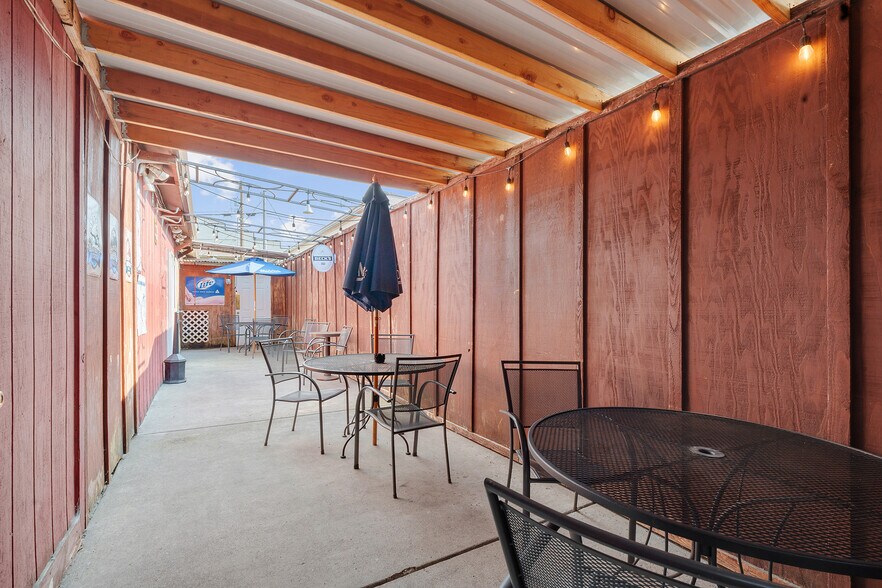 More Photos Of 335 E 3rd St, Lafayette Bar For Sale