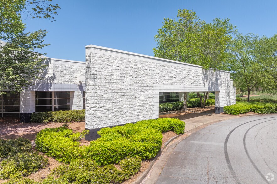 More Photos Of 1001 Cherry Dr, Braselton Warehouse For Lease