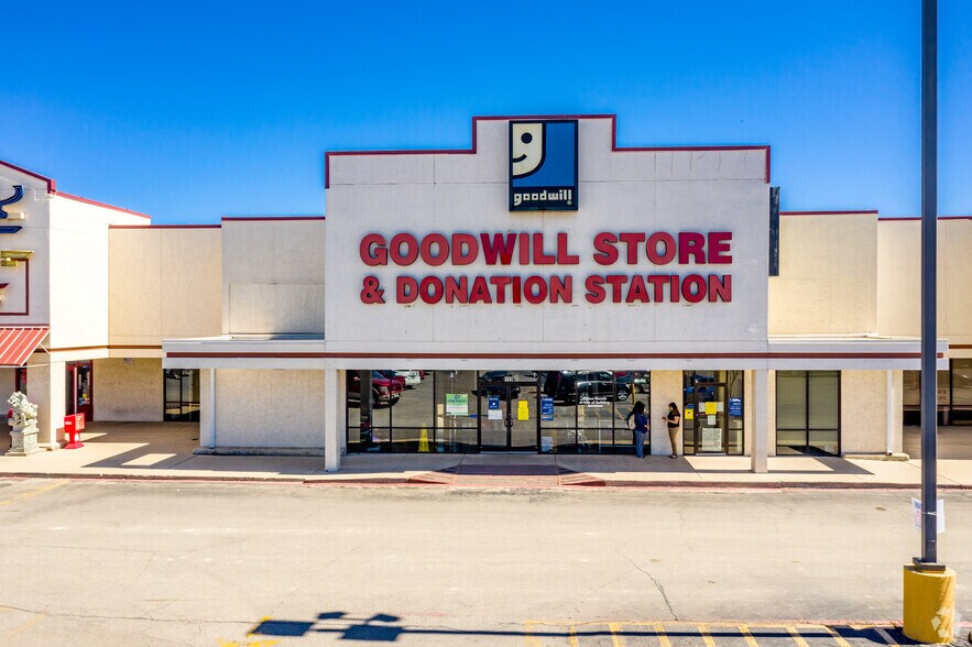 More Photos Of 1533 Austin Hwy, San Antonio Unknown For Lease