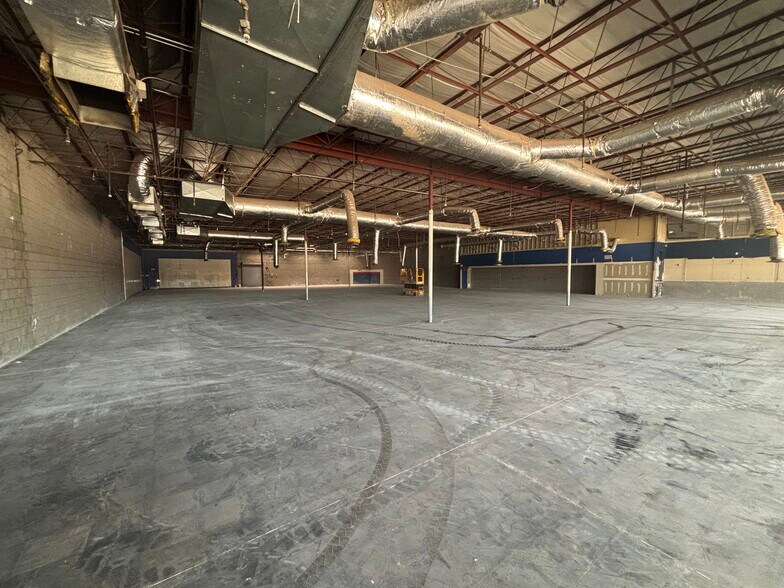 More Photos Of 2424 E McDowell Rd, Phoenix Freestanding For Sale