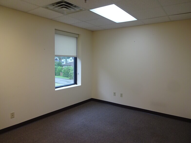 More Photos Of 4701 MacCorkle Ave SE, Charleston Medical For Sale