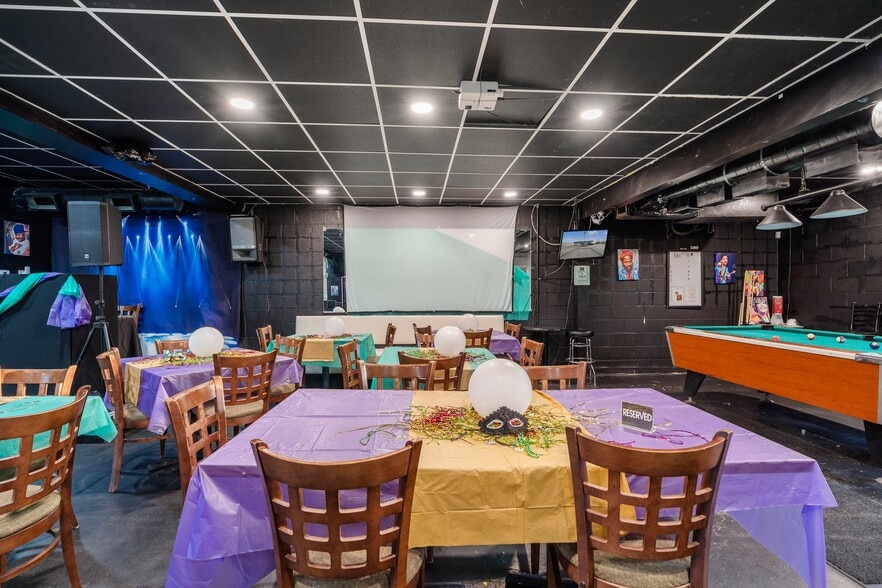 More Photos Of 5215 Singing Hills Dr, Dallas Restaurant For Sale