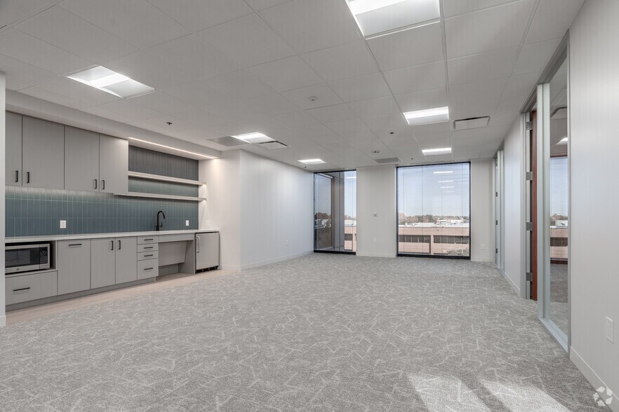 More Photos Of 17304 Preston Rd, Dallas Unknown For Lease