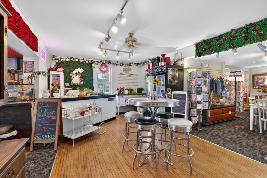 More Photos Of 211 W Railroad Ave, Bartlett Storefront Retail Residential For Sale