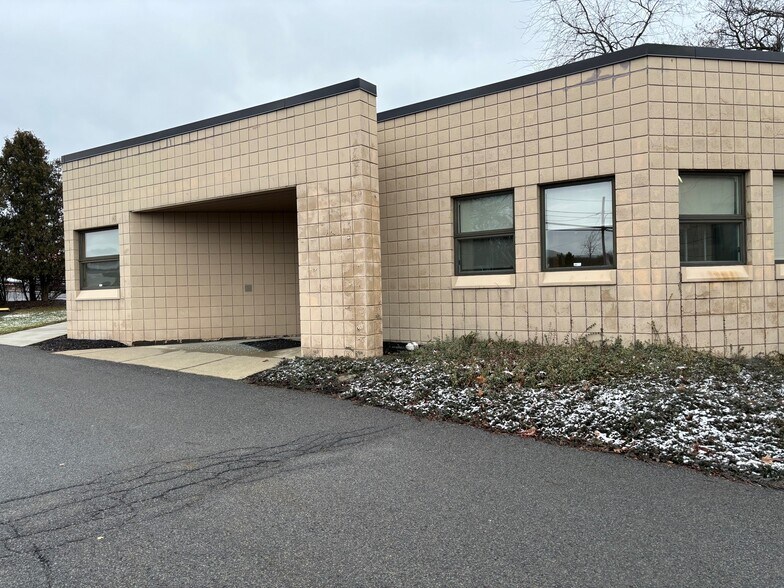 More Photos Of 4004 Birney Ave, Moosic Medical For Sale