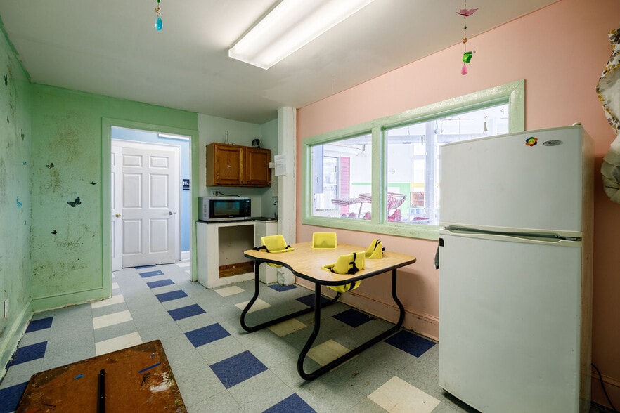 More Photos Of 300 W Clay St, Richmond Storefront Retail Residential For Lease