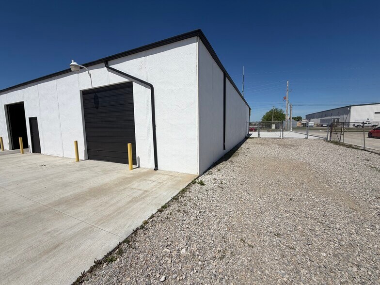 More Photos Of 11244 E 55th Pl, Tulsa Manufacturing For Lease