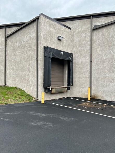 More Photos Of 70 Thousand Oaks Blvd, Morgantown Flex For Lease
