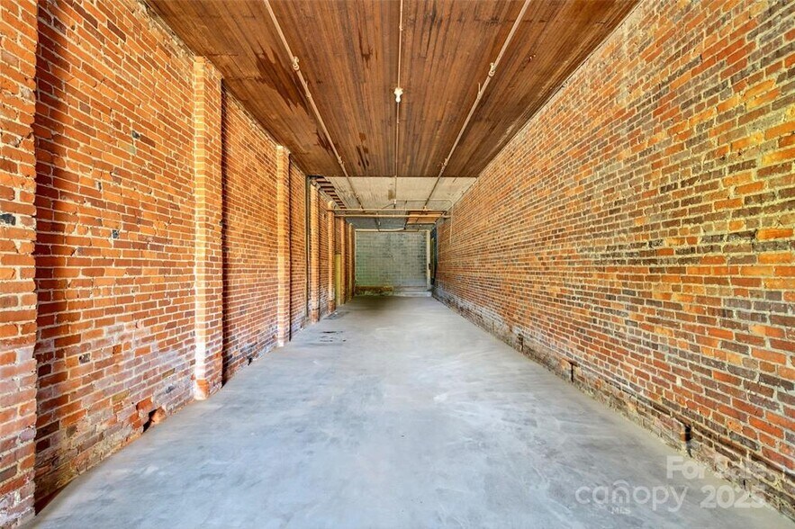 More Photos Of 47 Catawba ave, Old Fort Flex For Sale