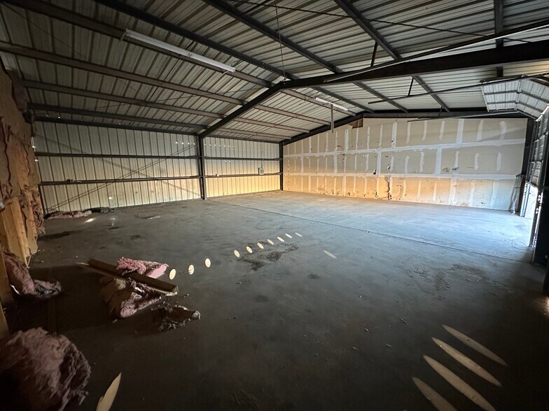 More Photos Of 903 W Industrial Ave, Midland Warehouse For Lease