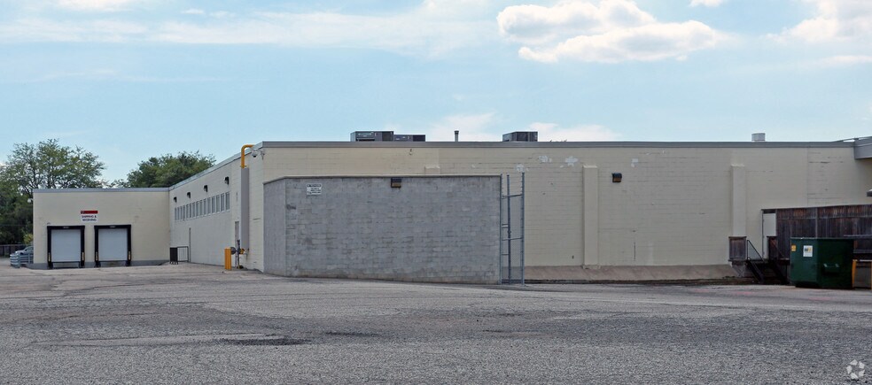 More Photos Of 366 Bunting Rd, St Catharines Freestanding For Lease