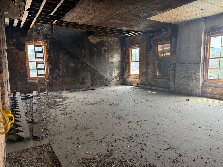 More Photos Of 120 Buffalo st, Johnson City Flex For Sale