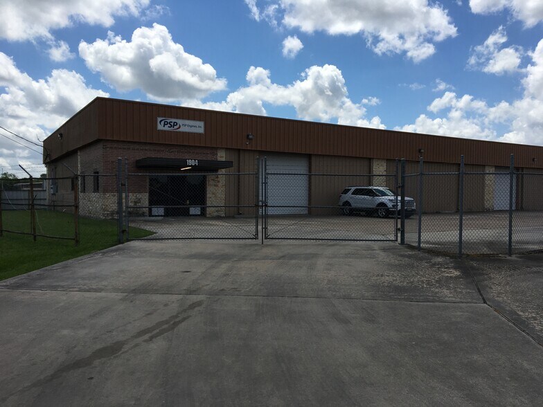 More Photos Of 1904 Humble Place Dr, Humble Industrial For Lease