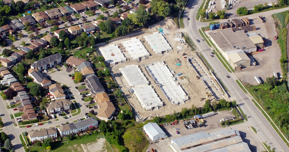 More Photos Of 200 Dissette St, Bradford West Gwillimbury Apartments For Lease