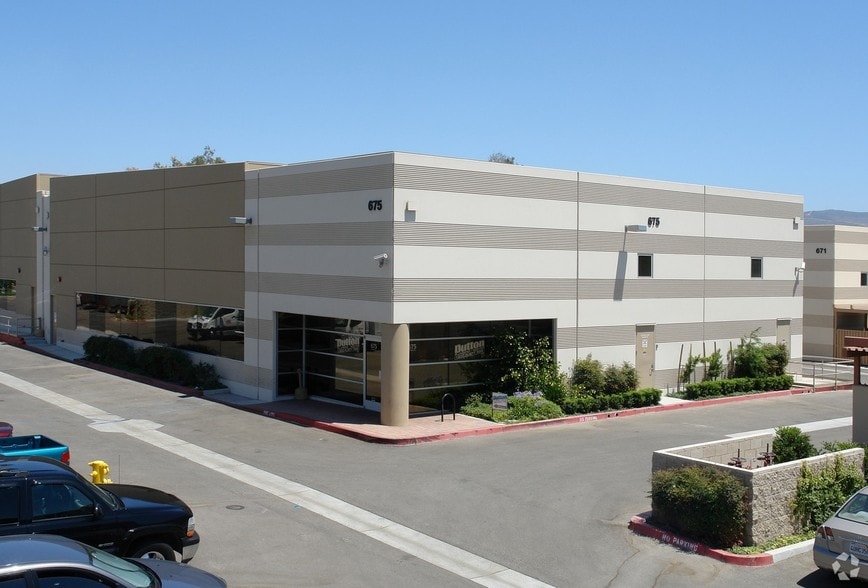 More Photos Of 675 E Cochran St, Simi Valley Manufacturing For Lease