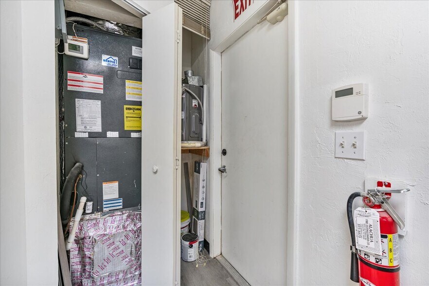 More Photos Of 7733 W Newberry Rd, Gainesville Office For Sale