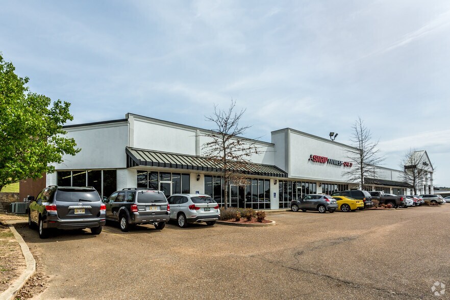 More Photos Of 304 Heritage Dr, Oxford General Retail For Lease