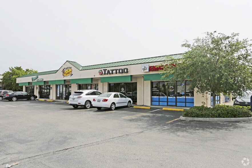 More Photos Of 333-351 Airport Pulling Rd N, Naples Freestanding For Lease