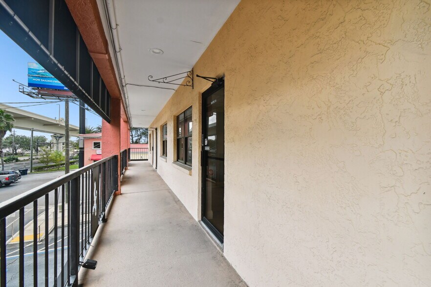 More Photos Of 4707 W Gandy Blvd, Tampa Storefront Retail Office For Lease