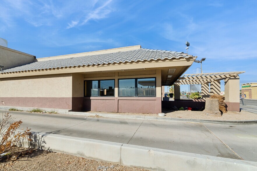 More Photos Of 379 S Lovekin Blvd, Blythe Fast Food For Lease