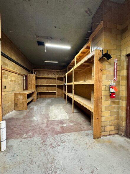 More Photos Of 1600 1st Ave NE, Austin Warehouse For Sale