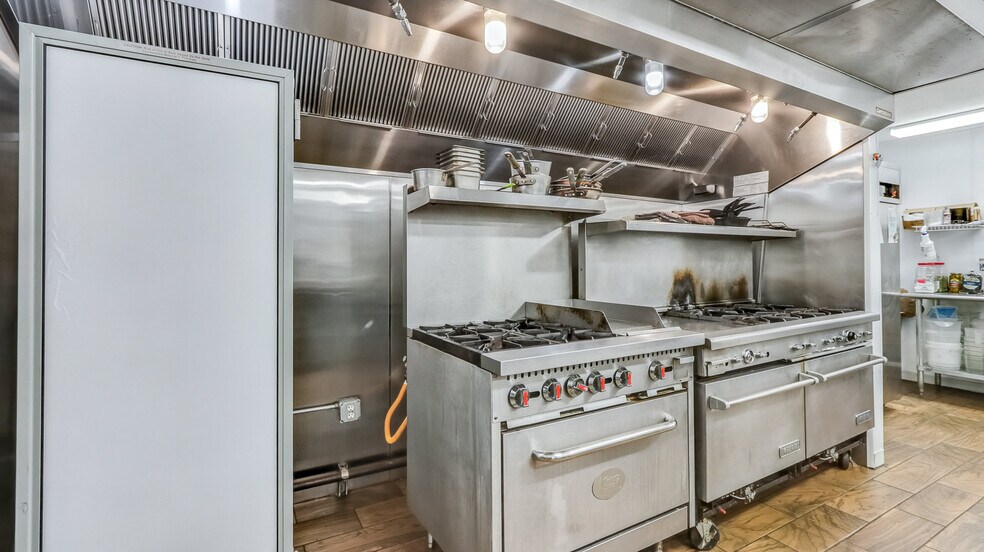 More Photos Of 1114 N Bluebird Rd, Eagle River Bar For Sale