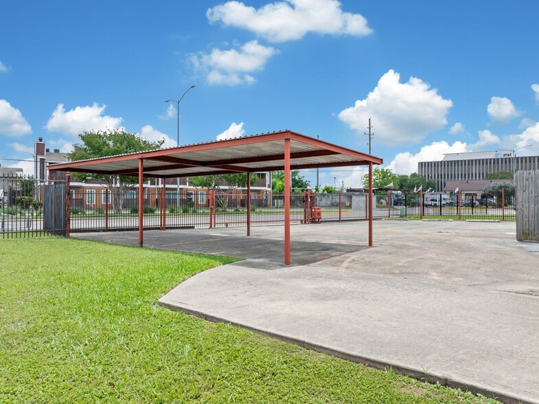 More Photos Of 12036 Airline Dr, Houston Medical For Sale