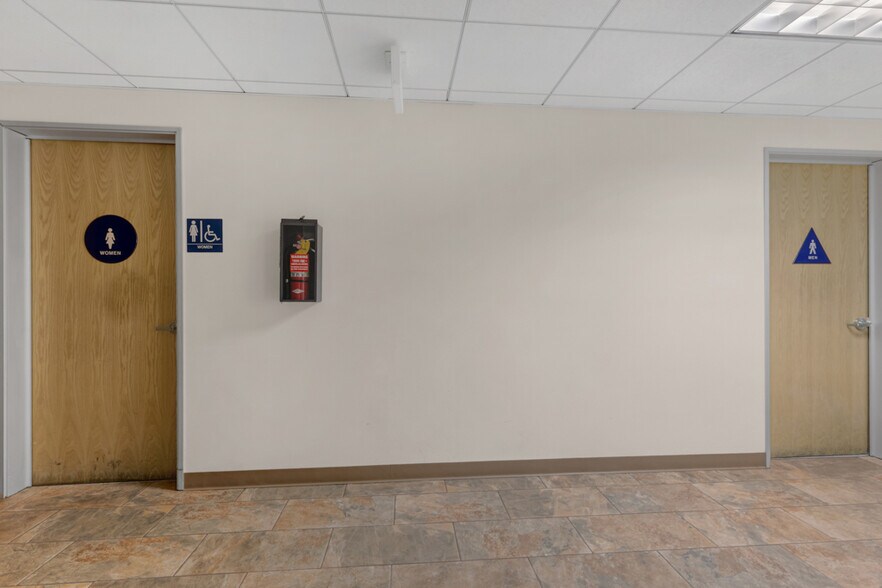 More Photos Of 6445 Sepulveda Blvd, Van Nuys Office For Lease