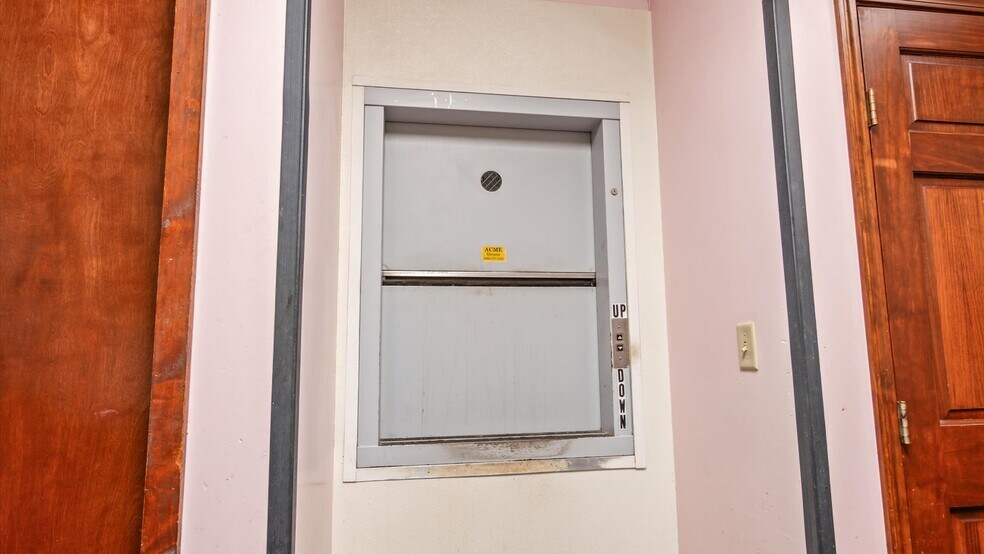 More Photos Of 2000 E Wheeling Ave, Cambridge Storefront For Sale