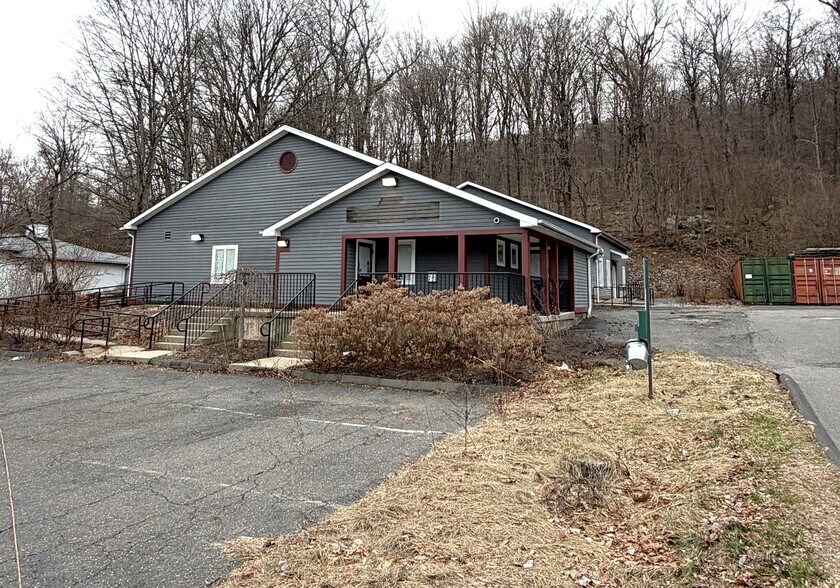 More Photos Of 562 Rubber Ave, Naugatuck General Retail For Lease