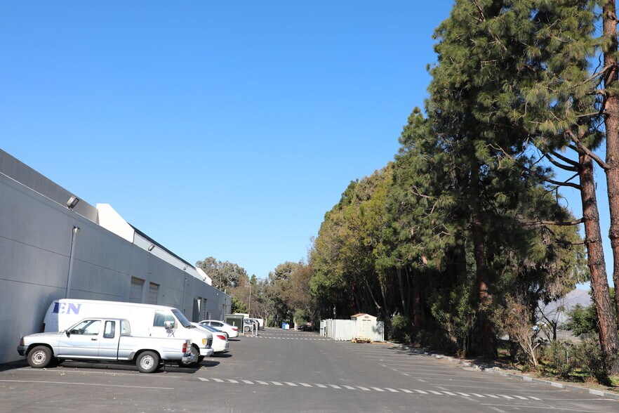 More Photos Of 960-978 Rincon Cir, San Jose Light Manufacturing For Sale