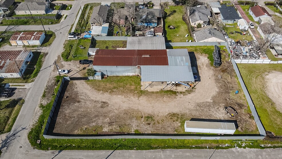 More Photos Of 2513 Vaughn St, Houston Industrial For Sale