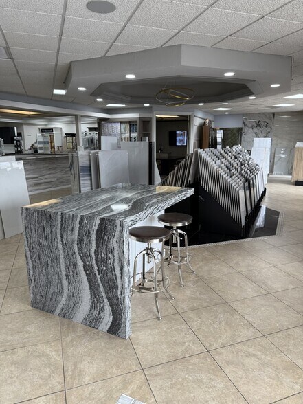 More Photos Of 297-311 Airport Pulling Rd N, Naples Warehouse For Lease