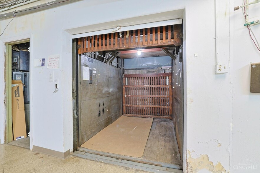 More Photos Of 2108 Central Pky, Cincinnati Loft Creative Space For Sale