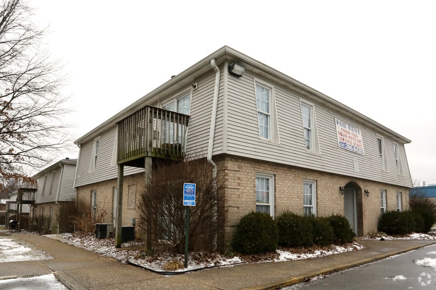 More Photos Of 2400 Woodhill Dr, Lexington Apartments For Sale